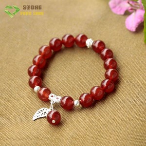 Vòng Tay Phong Thuyr Đá Mã Não Đỏ 10 Mix Charm Lá Treo Bạc 999 BLT01