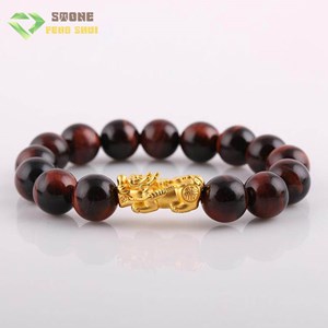 Vòng Tay Phong Thủy Đá Mắt Hổ Đỏ 1A 12 Mix Charm Tỳ Hưu Tài Lộc Vàng 24k