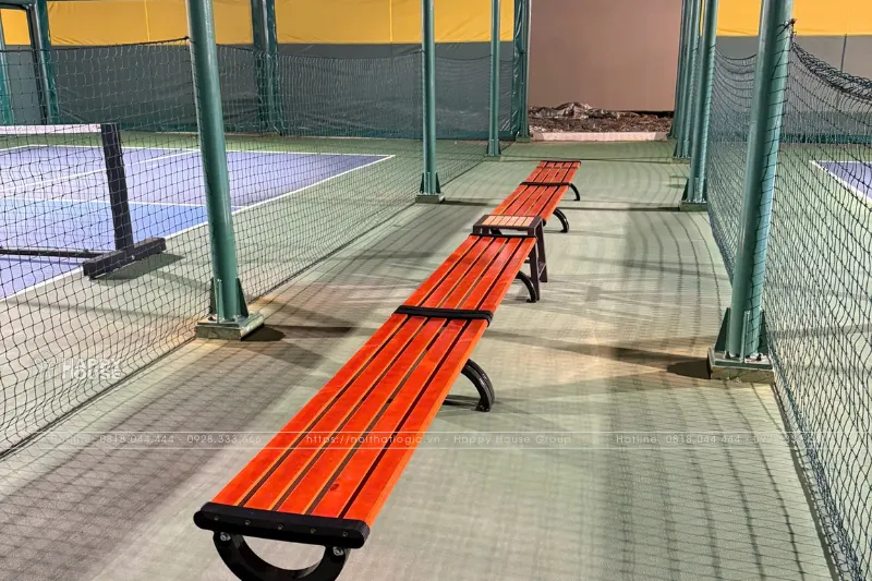 Nội Thất Logic - Đối t&aacute;c ho&agrave;n hảo cung cấp v&agrave; lắp đặt ghế băng s&acirc;n pickleball