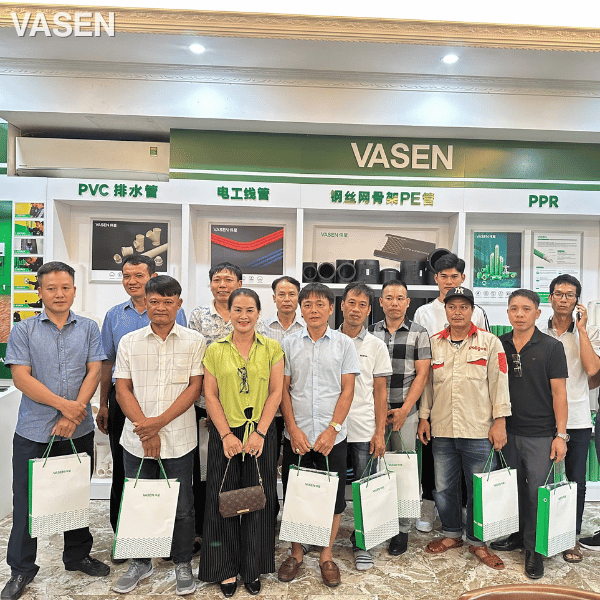 H&igrave;nh ảnh giao lưu thợ điện nước v&agrave; test &aacute;p