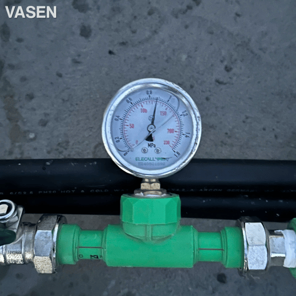 H&igrave;nh ảnh giao lưu thợ điện nước v&agrave; test &aacute;p